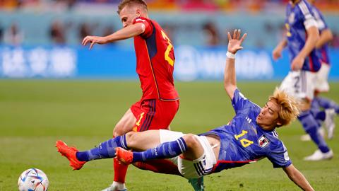 Japan upset Spain 2-1, both teams qualify for World Cup last 16