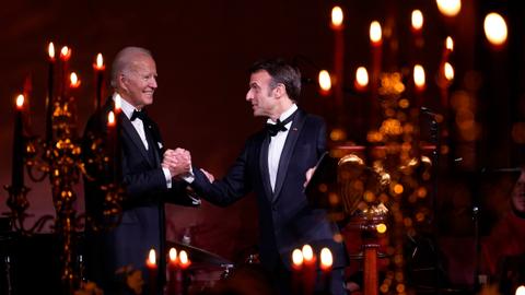 Biden, Macron vow to work closely to help Ukraine, pressurise Russia