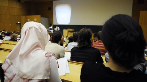 Discrimination of Muslim students in German schools continues: rights group