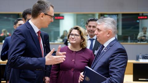 Croatia to join EU's open travel zone but Romania, Bulgaria kept out