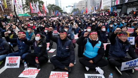 South Korean truckers end nationwide strike