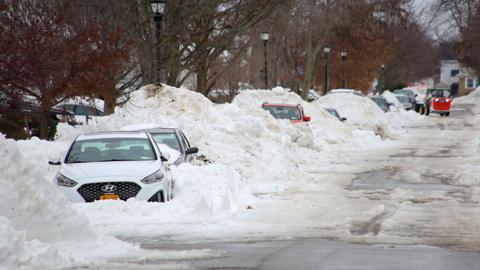 Death toll climbs as blizzard-battered US areas dig out