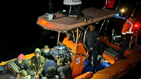 Türkiye rescues dozens of irregular migrants after illegal Greek pushbacks