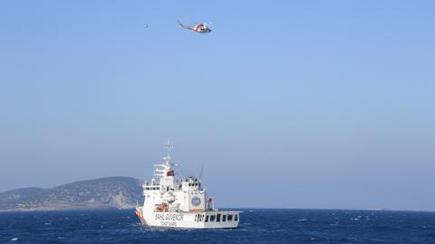 Türkiye wards off Greek Coast Guard vessel harassing Turkish fishing boats