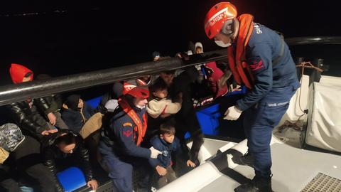 Türkiye rescues over 150 irregular migrants after illegal Greek pushbacks