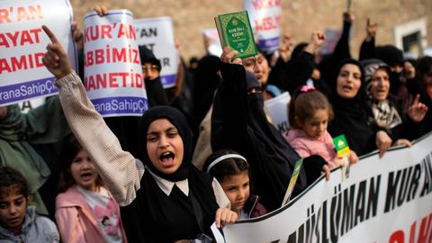 Hundreds protest outside Swedish Consulate in Istanbul over Quran burning