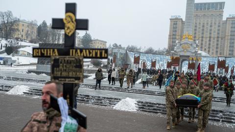Live blog: Air raid sirens across Kiev before EU-Ukraine summit