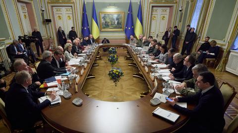Live blog: EU says no timeline for membership at wartime summit in Kiev