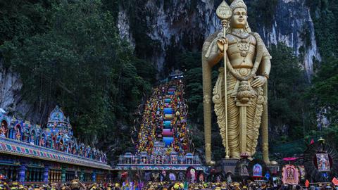 Tens of thousands of Malaysian Hindus celebrate Thaipusam festival