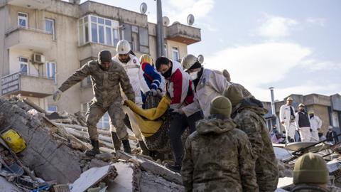 Live updates: Türkiye, Syria death toll mounts, rescuers race against time