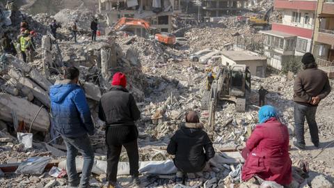 Calls for support with Türkiye-Syria quake victims on Valentine’s Day in US