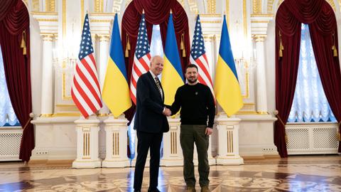 US offers new military aid to Ukraine during Biden’s surprise Kiev visit