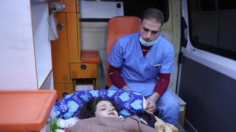 Crush syndrome patient leaves quake-hit Syria for treatment in Türkiye