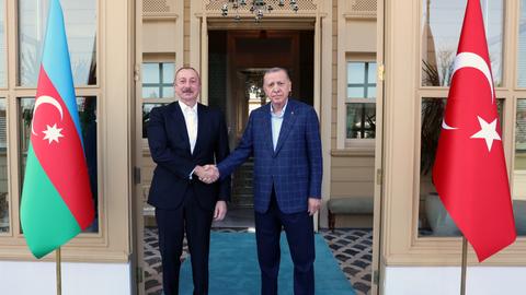 Turkish, Azerbaijani presidents meet in Istanbul