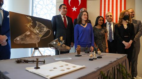 Septimus Severus bronze statue, 11 ancient artefacts returning to Türkiye