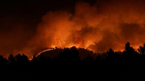 Over a thousand people flee as forest fire engulfs 3,000 hectares in Spain