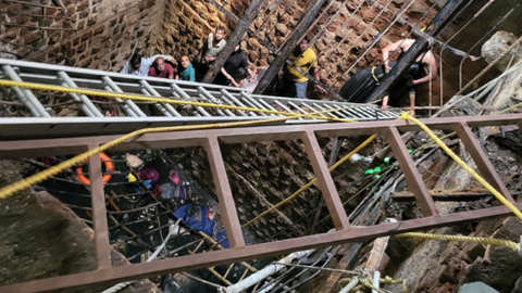 India temple collapse leaves several worshippers dead