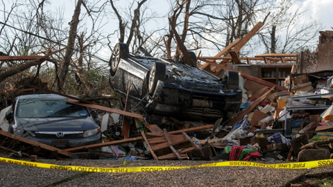 Several dead as tornadoes hit Arkansas, Illinois