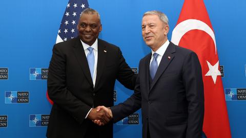 Akar, Austin discuss NATO expansion, regional security issues in phone call