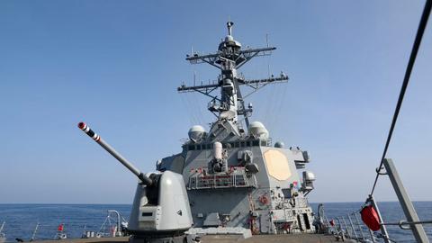 中国驳斥美国军舰通过台湾海峡是“炒作”