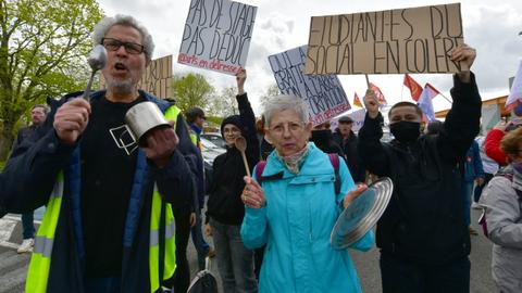 Pots, pans, protests: French health minister faces fury over pension reform