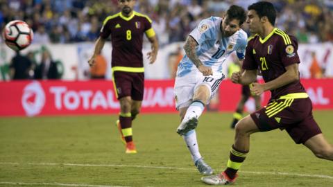 Copa America: Messi breaks records, Chile advance