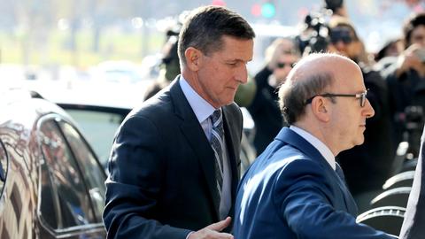 Ex-Trump aide Flynn pleads guilty to lying about Russia links
