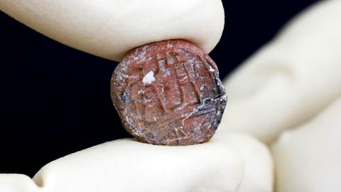Israeli archaeologists find 2,700-year-old seal impression