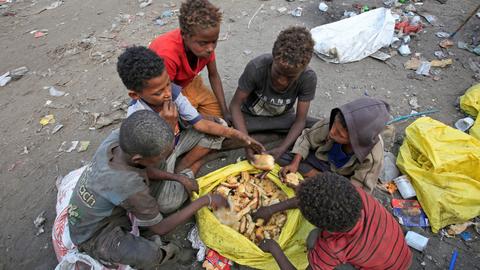 somalia shortage famine why there poverty widespread amid yemenis challenges growing face