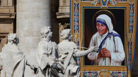 Mother Teresa declared saint at Vatican ceremony