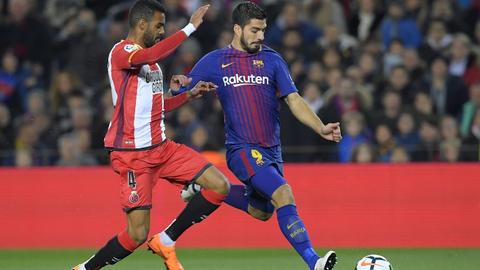 Suarez hat-trick extends six-goal Barca's La Liga lead