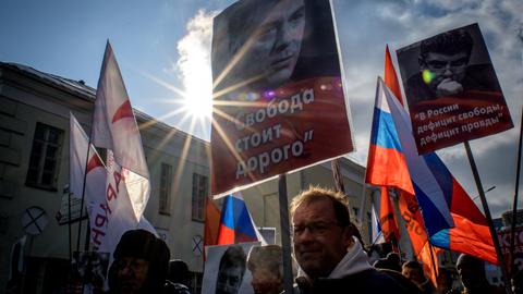Thousands of Russians attend Nemtsov memorial marches ahead of election