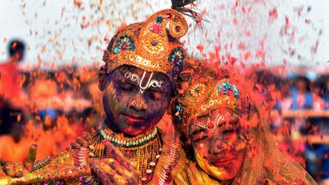 Hindus mark the beginning of spring with Holi festival