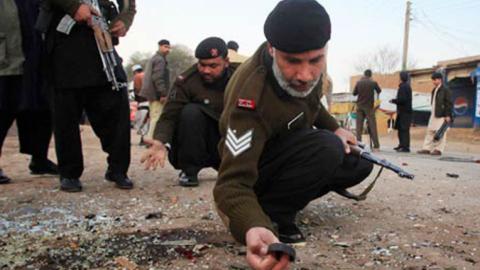 Suicide blast kills 25 during Friday prayers in Pakistan
