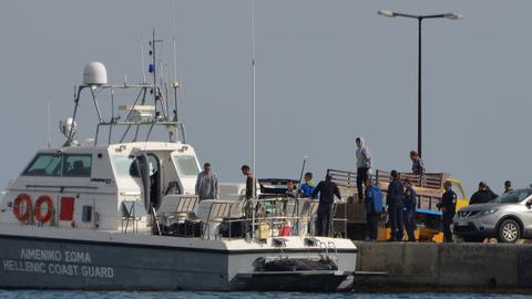 16 migrants drown off the Greek coast