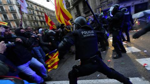 German police arrest ex-Catalan leader Carles Puigdemont