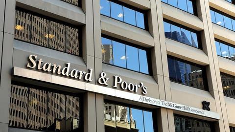 S&P lowers Turkey's credit rating but outlook stable