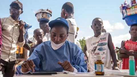 Fear and suspicion hinder Congo medics in Ebola battle