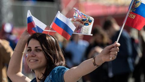 Russia defies critics to throw World Cup party