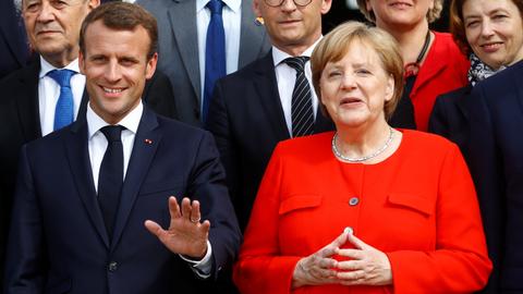 Macron backs EU partner Merkel in immigration crisis