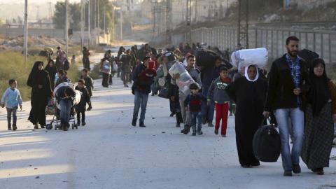 Mass civilian exodus as Syrian regime advances on east Aleppo