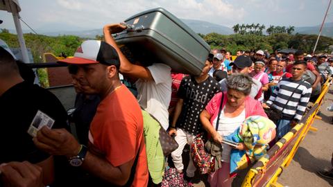 UN agency sees Venezuelan exodus nearing a crisis point