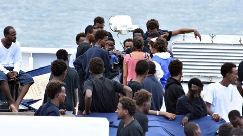 Italy lets migrants off stranded boat as deal reached