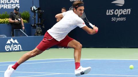 Federer tries to end decade drought in New York