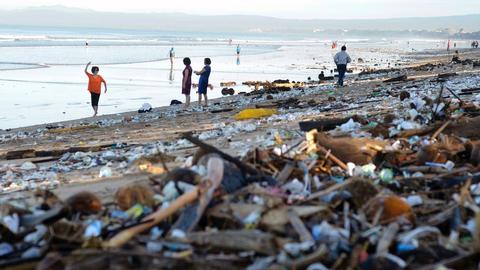 Can growing seaweed help Indonesia resolve its marine waste problem?