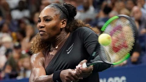 Serena matches her easiest win over Venus in US open rout