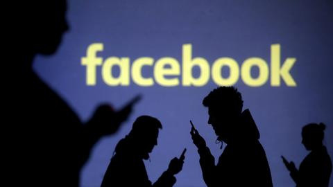 Facebook purges over 800 US accounts for spamming