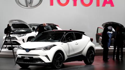 Toyota recalls 2.4 million hybrids due to stalling problems