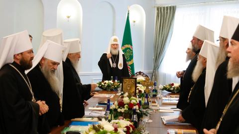 Russian Orthodox Church breaks with Constantinople in row over Ukraine
