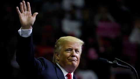 Trump escalates immigration rhetoric at rally to boost Cruz